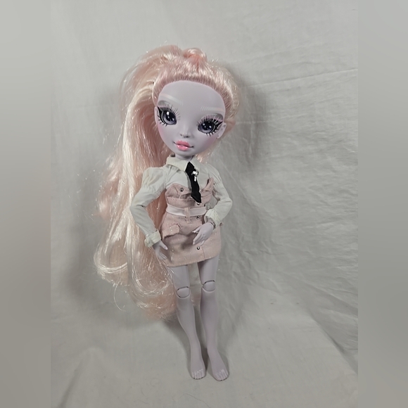 Fashion Doll with Pink Hair and White Outfit - Picture 4 of 12